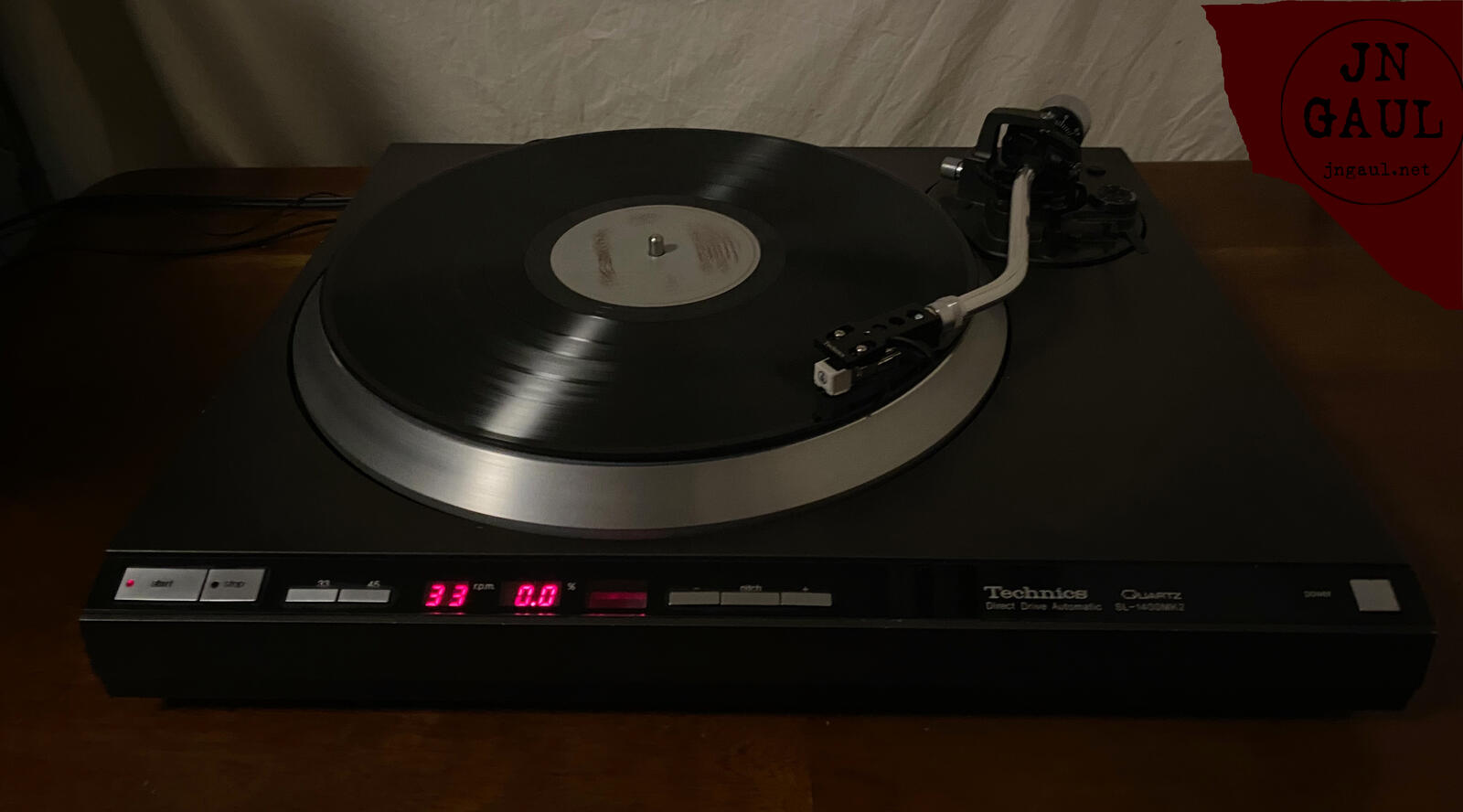 修理したTechnics SL-1400MK2｡ダストカバーは反射防止のため外している｡