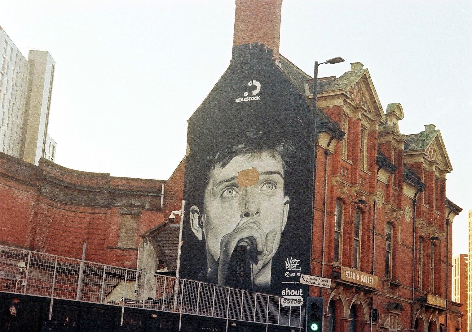 イアン・カーティスのグラフィティ