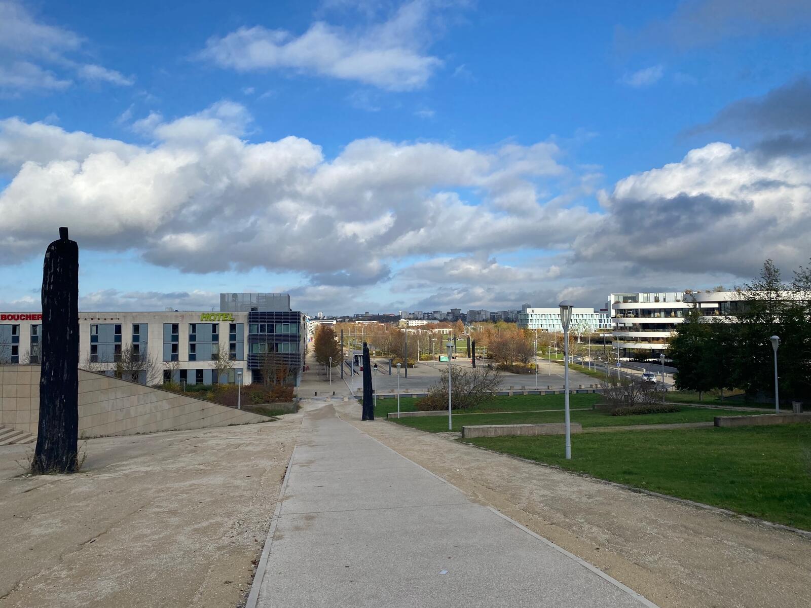 TGVのChampagne-Ardenne駅､乗り換えの合間に少し散歩した｡