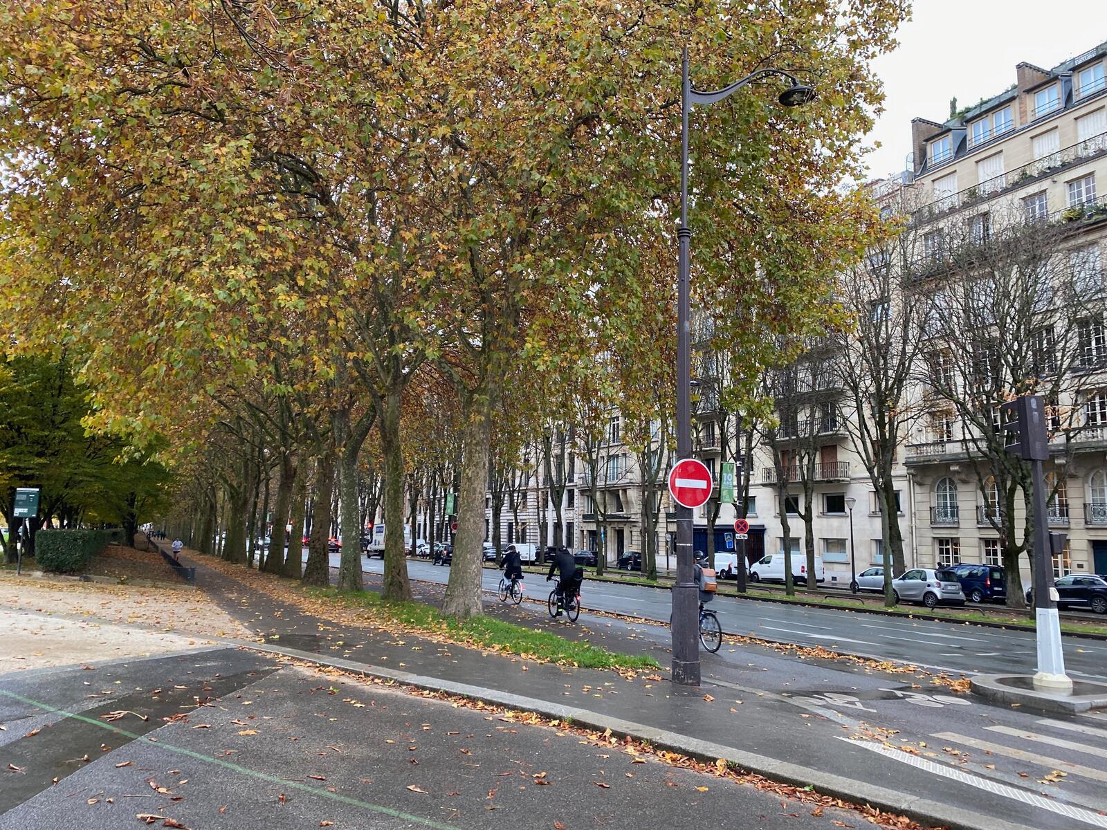 リュクセンブルク公園ではボードレールの胸像やFAMASを持ったジャンダルムリを見かけたが写真を撮り忘れた｡