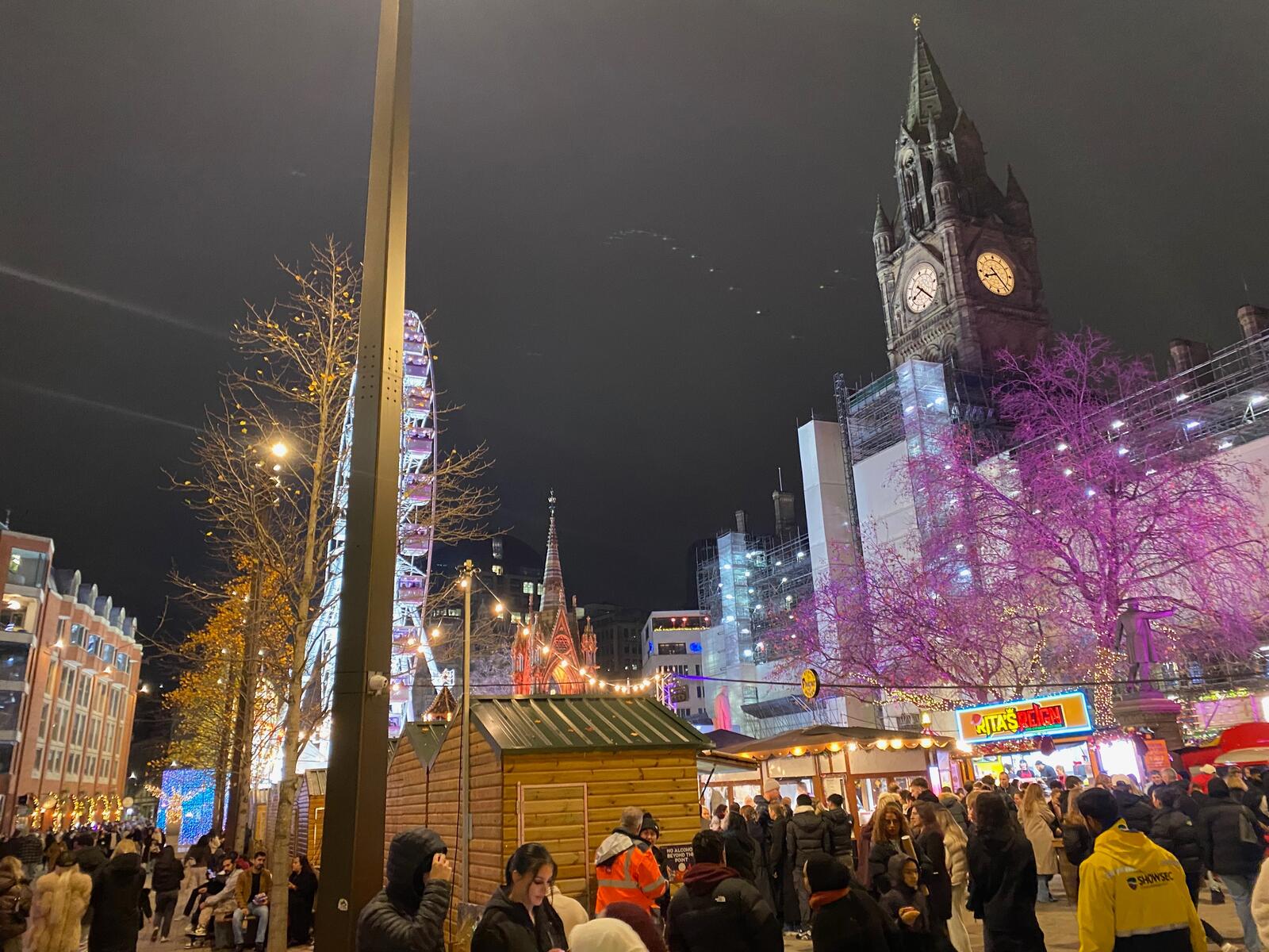 夜のマンチェスター市街地