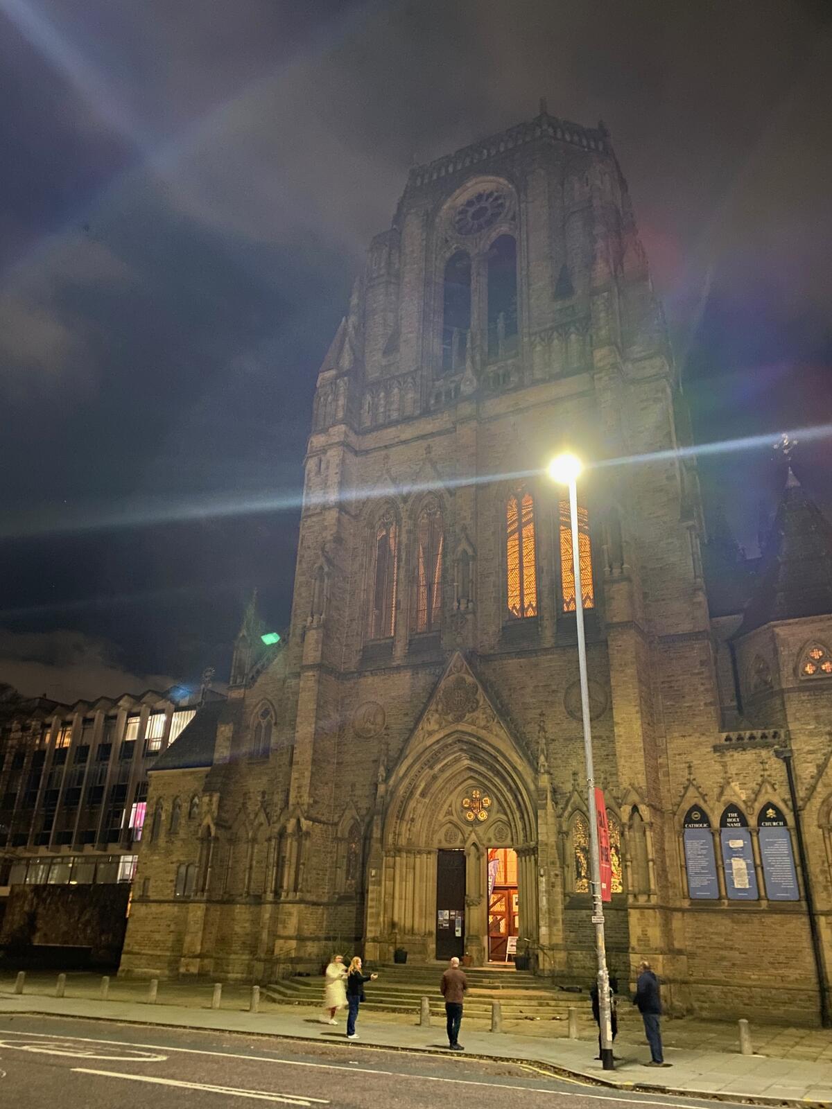 Holy Name Church,Vicar in a Tutuのモチーフ