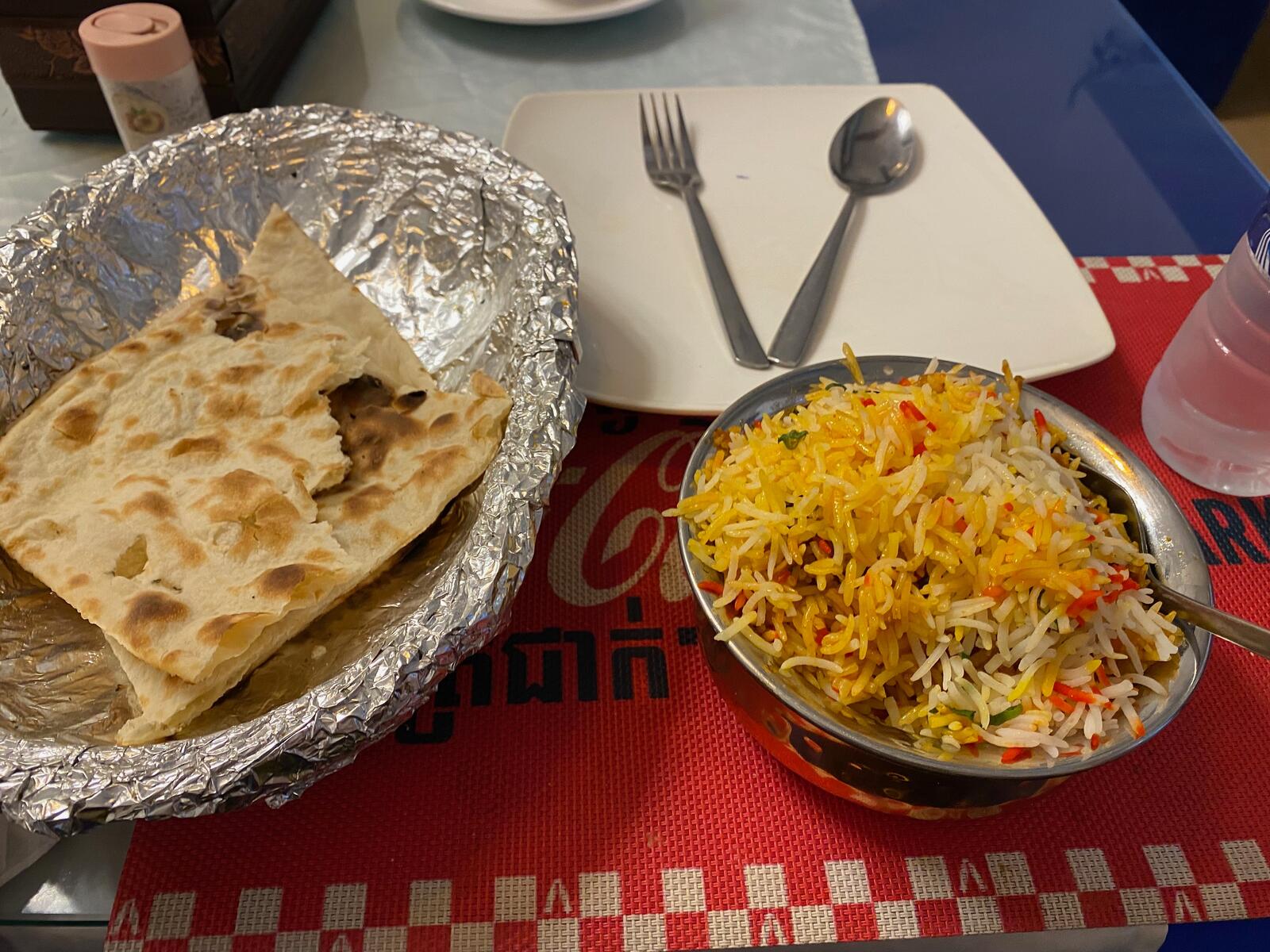▲インド料理屋のナンとビリヤニ